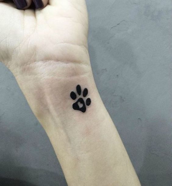 tatuajes de huellas de perro
